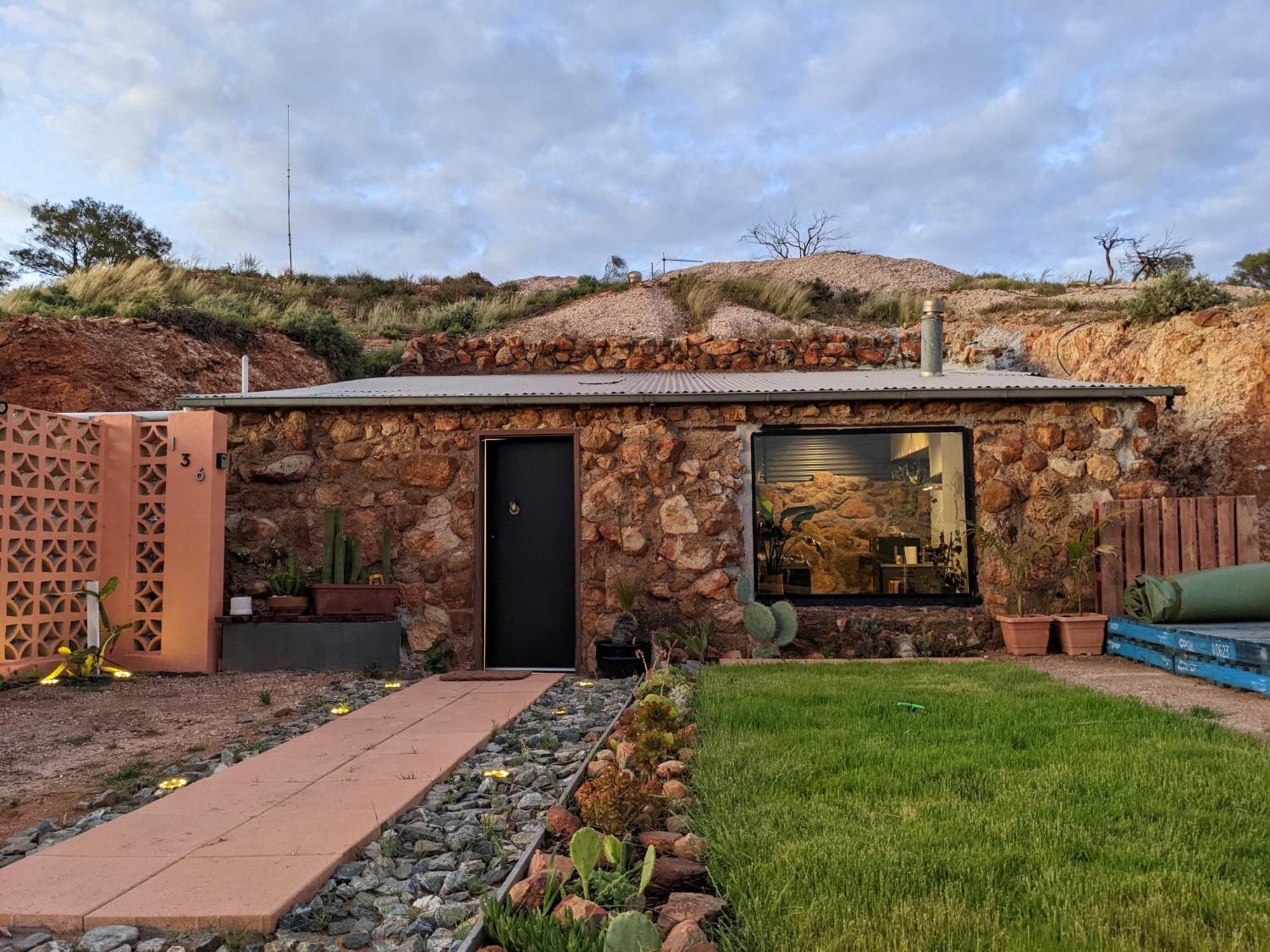 White Cliffs Accommodation -Daybreak Dugout - Unique Cave House 외부 사진